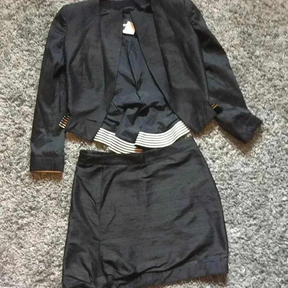 Armani cute dress suit- size 4-6